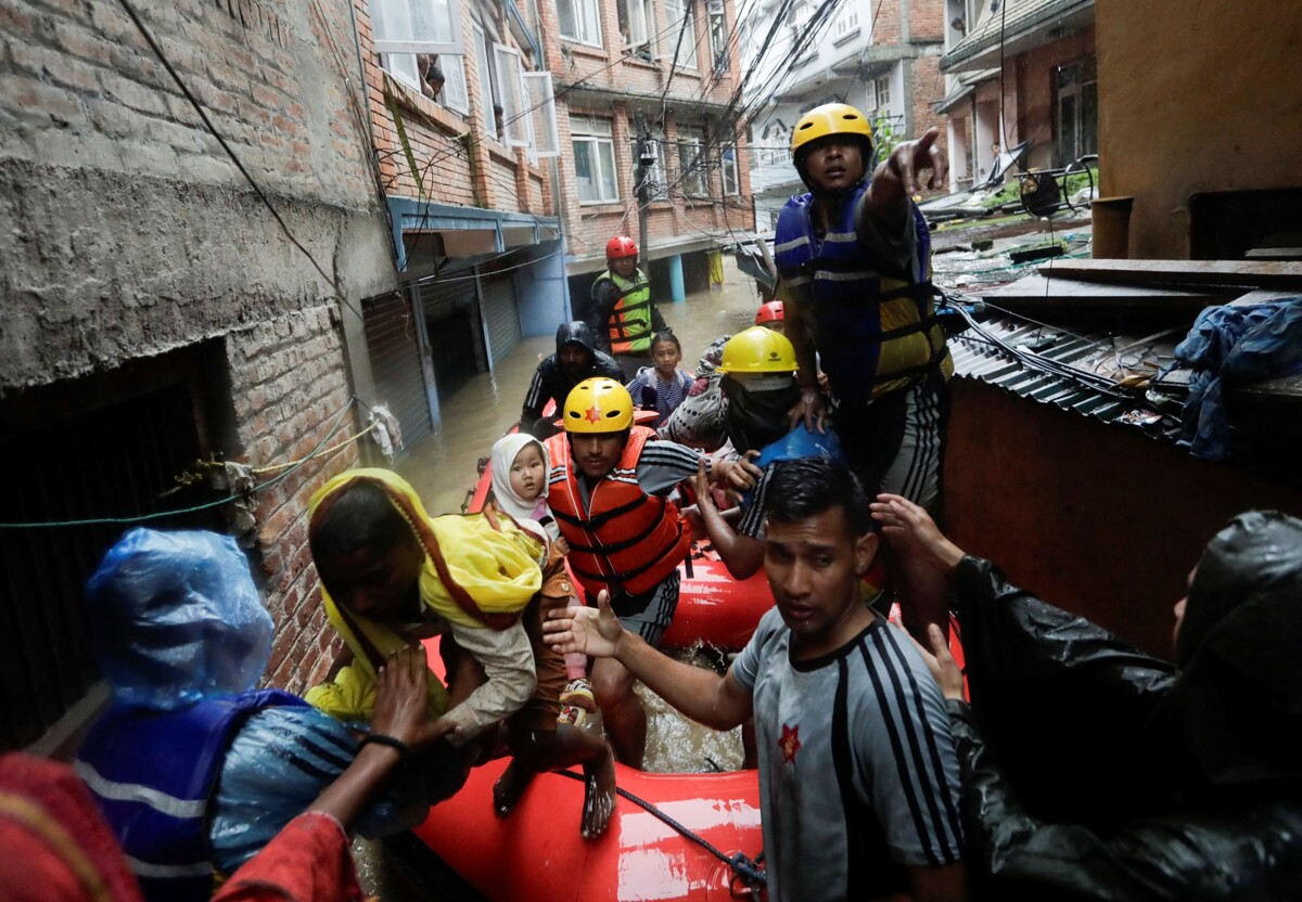 Сильные дожди вызывают наводнения в Непале